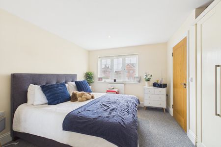 3 bedroom House in Willow Close, Maidenhead - Photo 3