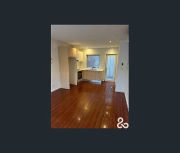 In the heart of Broadway - Photo 3