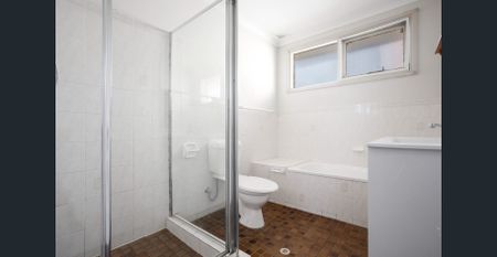 BEAUTIFULLY RENOVATED FAMILY HOME - Photo 5