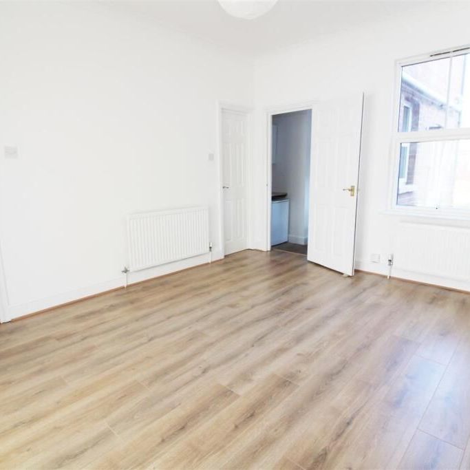 Room 1, Caversham Road - Photo 2