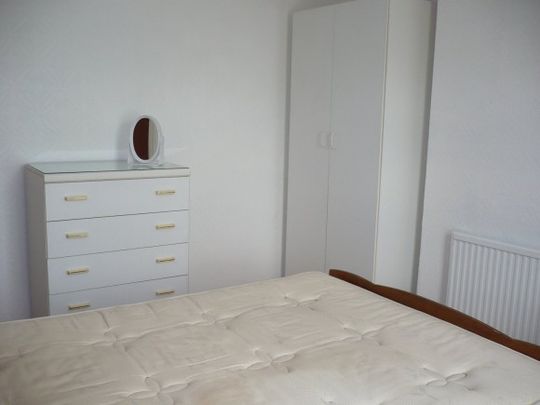 4 bed 3 storey hmo student house - Photo 1