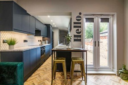 Luxury Bed Student House - Bathrooms - Bills Inc, LN1 - Photo 2