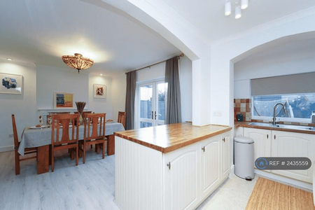 3 bedroom detached house to rent - Photo 5