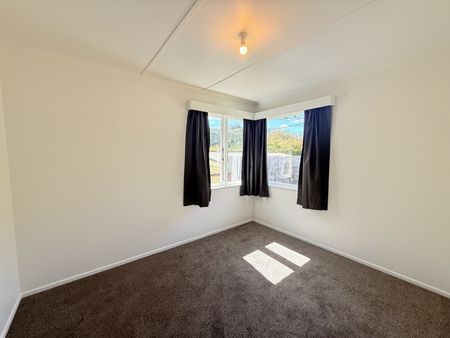 16 Sunny Grove, Wainuiomata - Photo 3