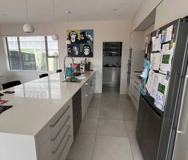 Beachlands, 4 Bedrooms - Photo 2
