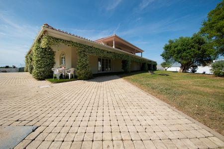 Detached villa with heated pool in Leiria - Photo 2