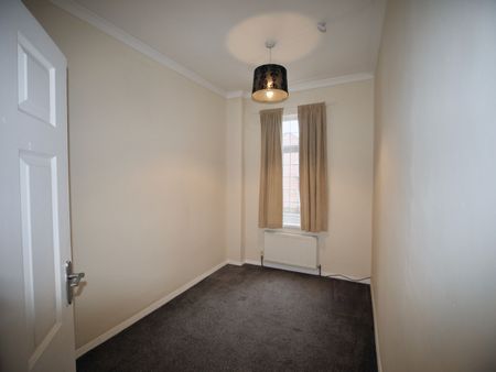 2 Bed End Terrace, Ilford Street, LS27 - Photo 3