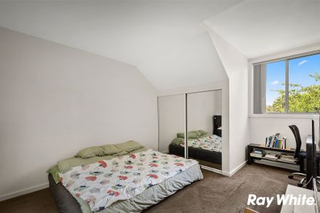 READY TO MOVE IN Modern Three Bedroom Townhouse Close to All Amenities! - Photo 4