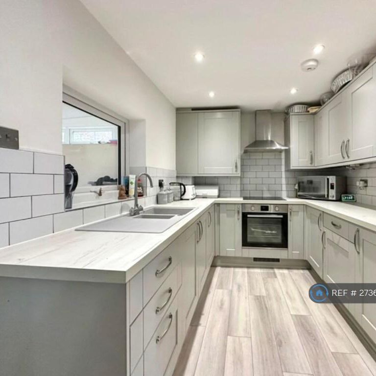 1 bedroom in a house share to rent - Photo 1