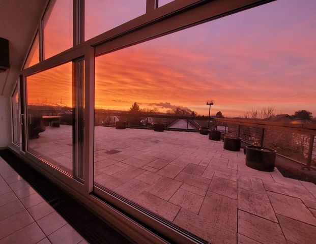 Luxus Penthousewohnung mit Dachterrasse und Garage in Hürth-Sielsdorf - Photo 1