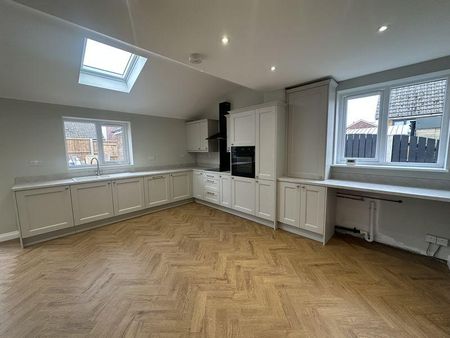 4 bedroom detached house to rent - Photo 5