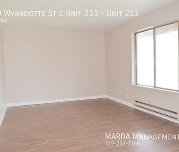 BRIGHT AND SPACIOUS 2BEDROOM/1BATH APARTMENT + HYDRO - Photo 3