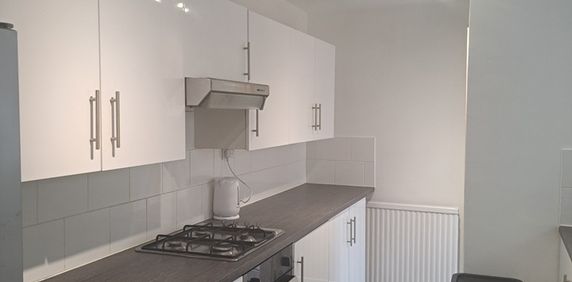 5 Bed Semi-Detached House, Claypol Rd, NG7 - Photo 2