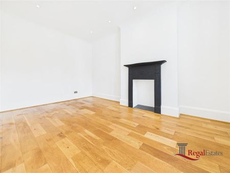 3 bedroom flat to rent - Photo 4