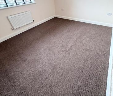 4 bedroom semi-detached house to rent - Photo 2