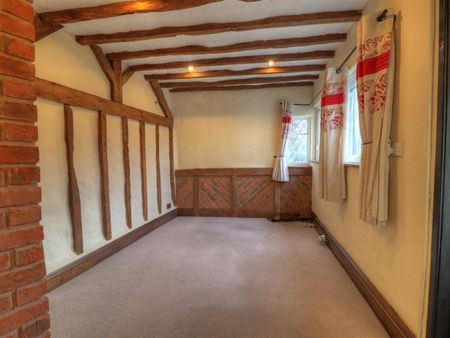 4 BED House To rent - Photo 2