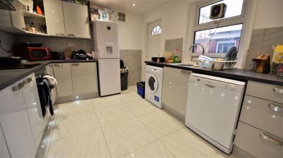 6 bedroom House in Norwood Terrace, Leeds - Photo 2