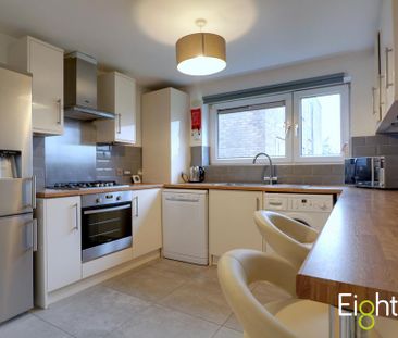 4 bedroom flat to rent - Photo 6