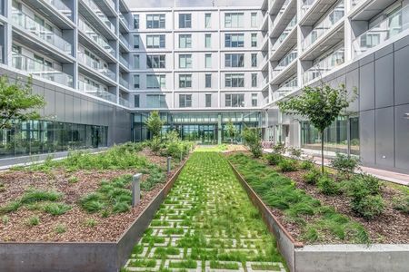 1250 Avenue Thérèse-Lavoie-Roux, Montréal, QC - Photo 2