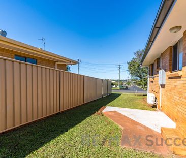 Comfortable & Easy-Care Unit in Handy Wilsonton Location - Photo 5