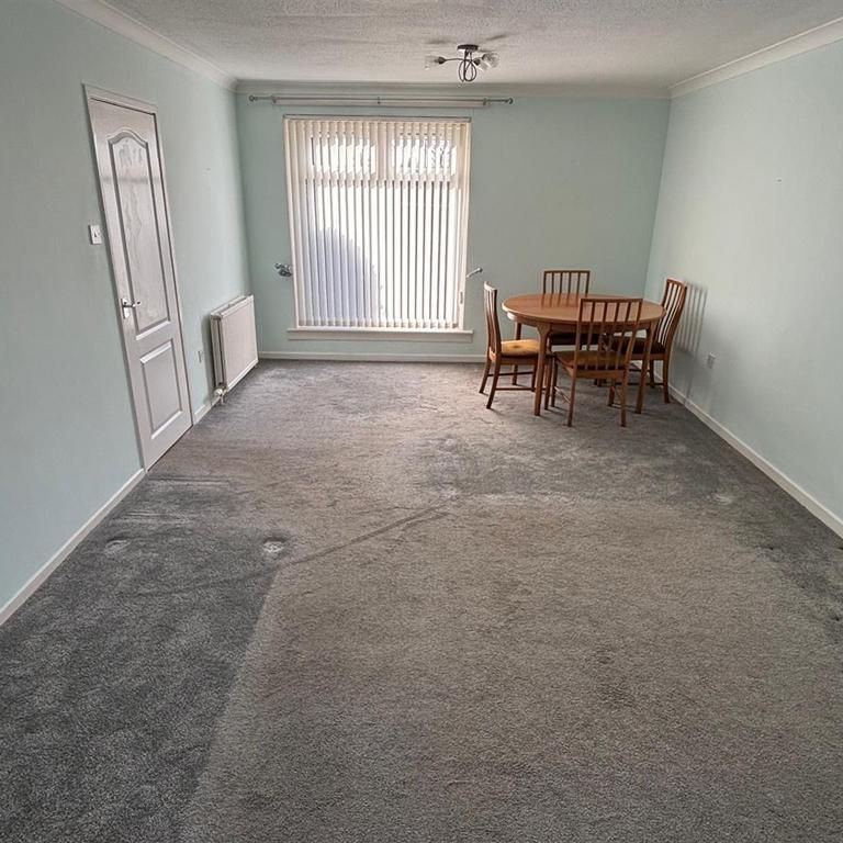 3 bedroom end of terrace house to rent - Photo 1