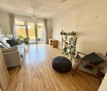 2 bedroom mews to rent - Photo 1