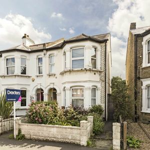 Douglas Road, KT6, London - Photo 2