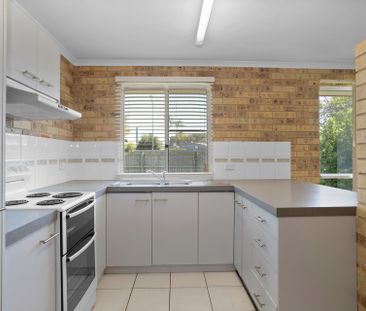 Cute and convenient location - Photo 4