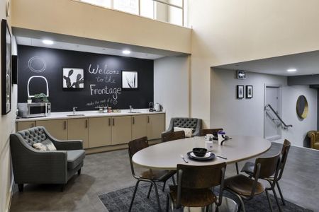 1 bedroom in a flat share to rent - Photo 3