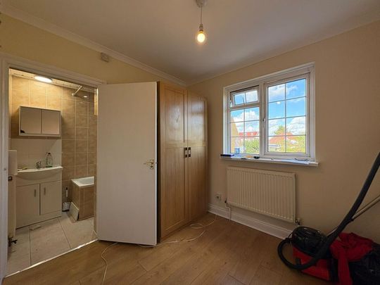 1 bedroom in a house share to rent - Photo 1
