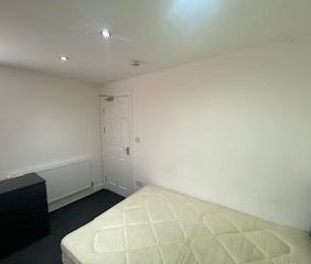 Room 4, Walsgrave Road, Coventry - Photo 1