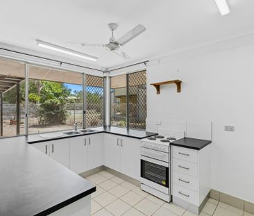 SPACIOUS HOME WITH POOL - Photo 3