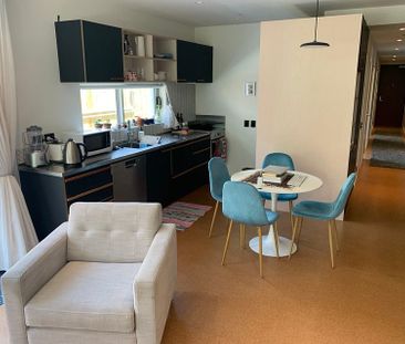 Live Sustainably: 2 Bedroom Apartment with Garden - Photo 2