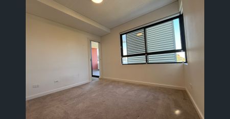 Spacious Two Bedroom Two Bathroom with Carspace - Photo 3