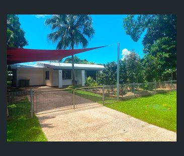 Lovely renovated family home - Photo 2