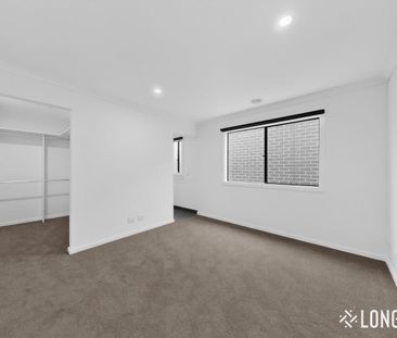 Modern Family Living in Rockbank - Photo 3