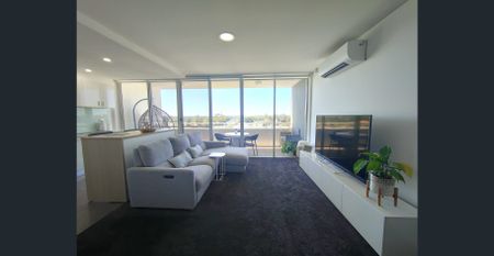 Modern Apartment with Ocean Views & Unbeatable Location - Photo 2