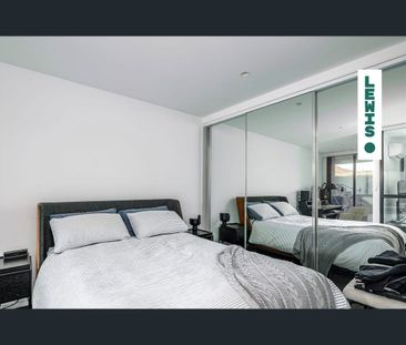 Stunning 1 Bedroom Apartment - Photo 3
