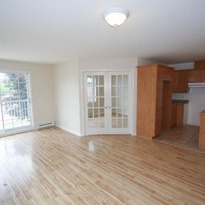 Condo, 5 1/2 Saint-Hubert, libre 1er mars 2026, Électricité inclu, Air climatisé - Photo 2