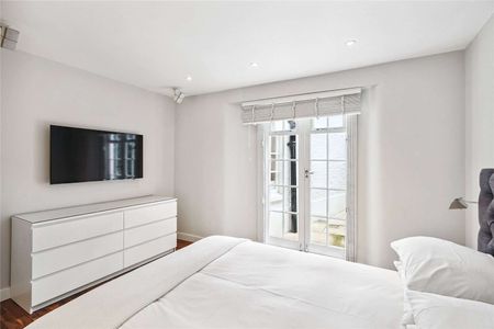A beautiful and spacious one bedroom apartment in a prime Knightsbridge location with a private garden. - Photo 5
