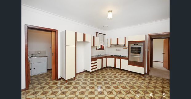 Spacious Family Home in Prime West Footscray Location - Photo 1