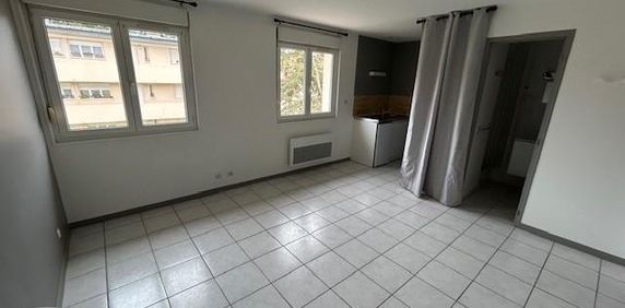 Location Appartement 1 pièce 20m² BOURGES 18000 - Photo 2