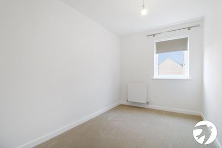 3 bedroom end of terrace house to rent - Photo 4