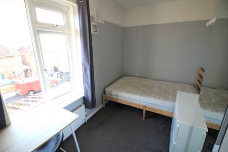 4 bedroom terraced house to rent - Photo 4