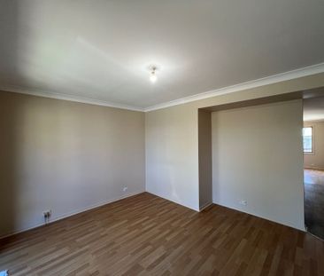 Cosy Three Bedroom Home with Generous Backyard - Photo 3