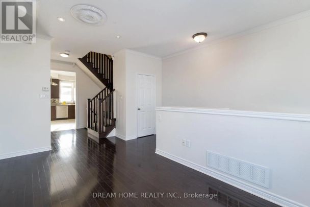 31 DUNDAS WAY - Photo 1