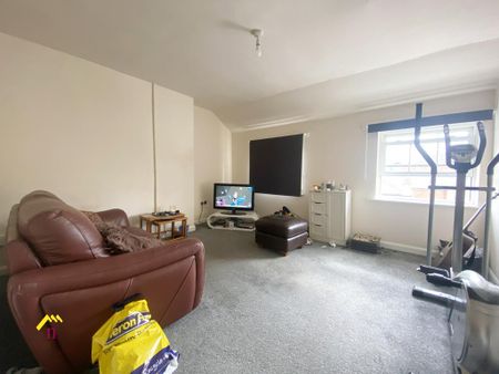 2 bedroom flat to rent - Photo 2