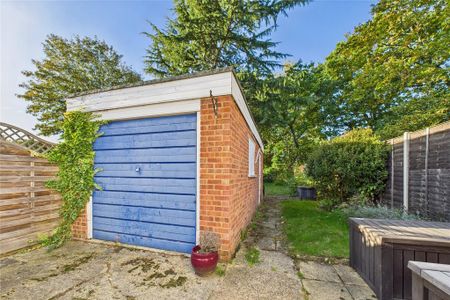 2 bedroom semi-detached house to rent - Photo 2