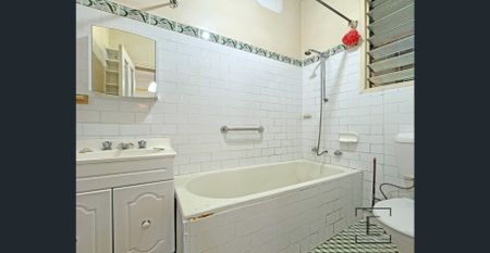 Rear Flat for Rent – Private & Convenient in Great Location - Photo 2