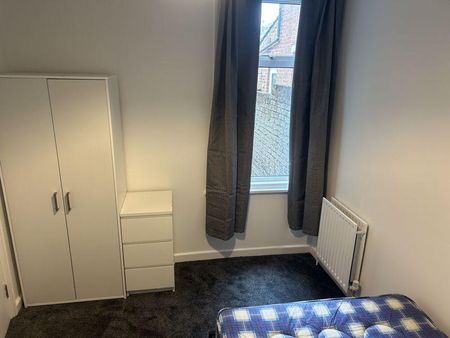 4 bedroom terraced house to rent - Photo 2